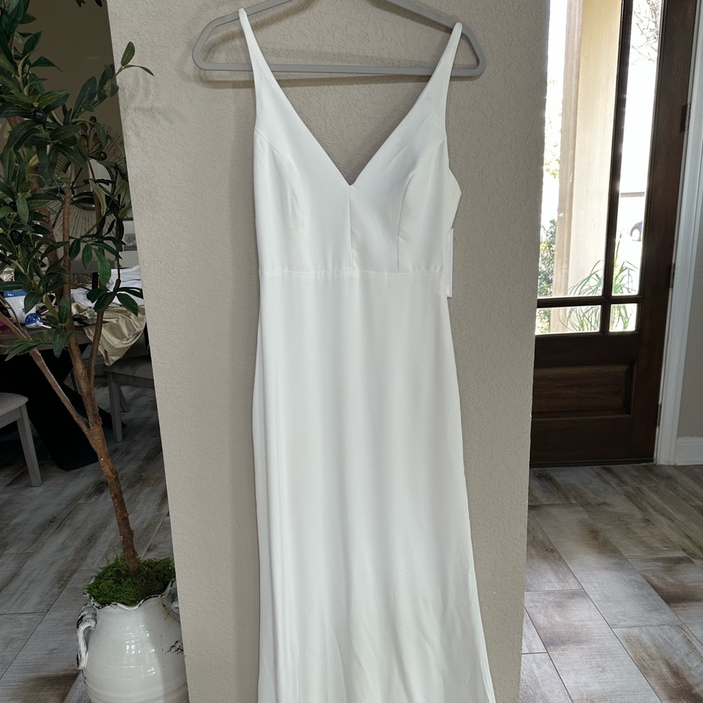 White Classic Maxi (Wedding) Dress buttons down back S, V neck, small train,